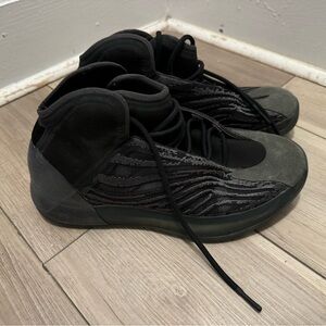Adidas Yeezy QNTM “Onyx”
